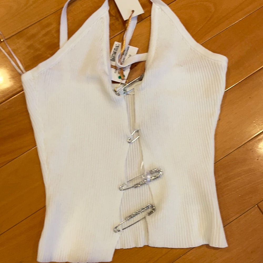 Beautiful brand new top with jewelry inserts